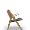 CH28P Lounge Chair by Hans Wegner | Carl Hansen & Son | Oak oiled with black leather | Side