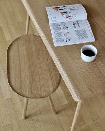 Åkande Desk and Stool 4 Legs | Oak oil | Designed by Jonas Lyndby | Onecollection | Detail