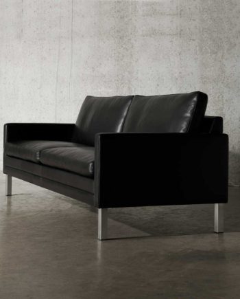 MH376 Sofa by Mogens Hansen | 4-seat sofa | Arizona leather with brushed steel legs | In-situ